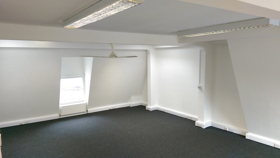 42-46 High St, Kingston Upon Thames to rent - Interior Photo - Image 2 of 4