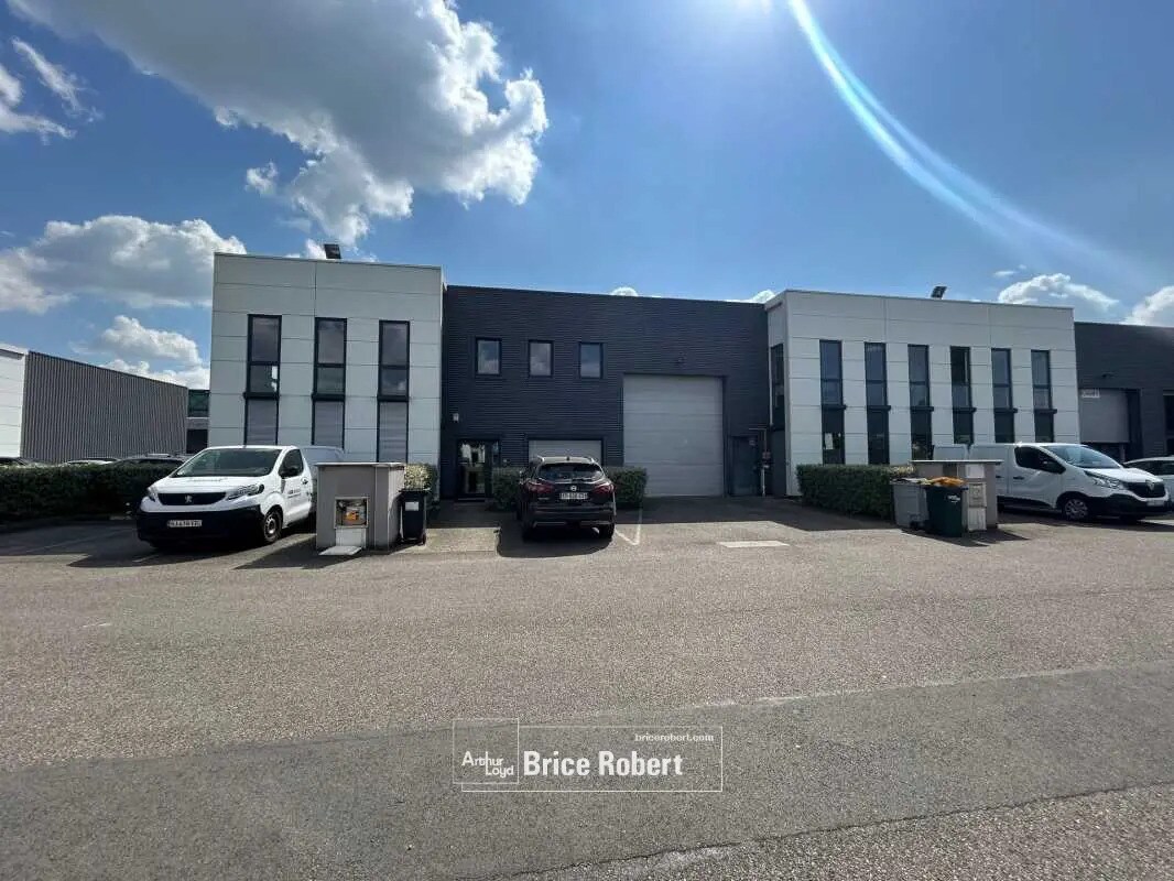 Light Industrial in Vénissieux for sale Building Photo- Image 1 of 8
