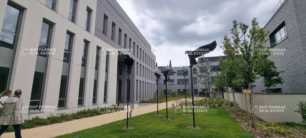 Office in Villeurbanne to rent - Building Photo - Image 2 of 47