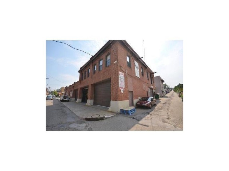 4110 Davison St, Pittsburgh, PA for rent - Building Photo - Image 3 of 5