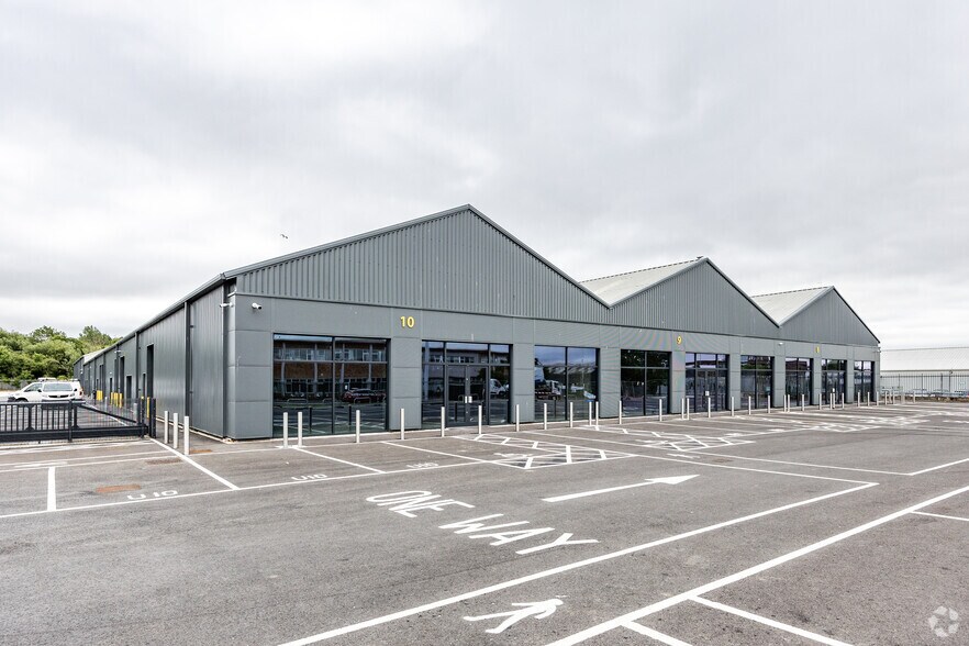 103 Cheney Manor, Swindon to rent - Building Photo - Image 2 of 4