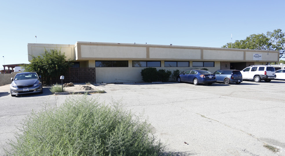 660 W Avenue L, Lancaster, CA for rent - Building Photo - Image 3 of 5