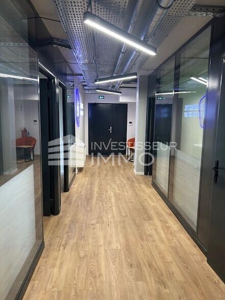 Office in Suresnes to rent - Interior Photo - Image 2 of 7