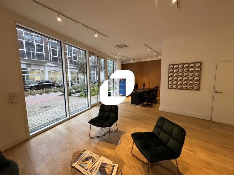 Office in Montrouge to rent - Interior Photo - Image 2 of 13