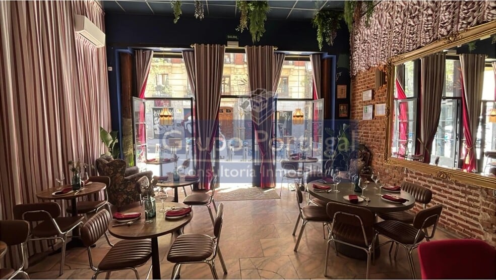 Retail in Madrid, Madrid to rent - Interior Photo - Image 2 of 4