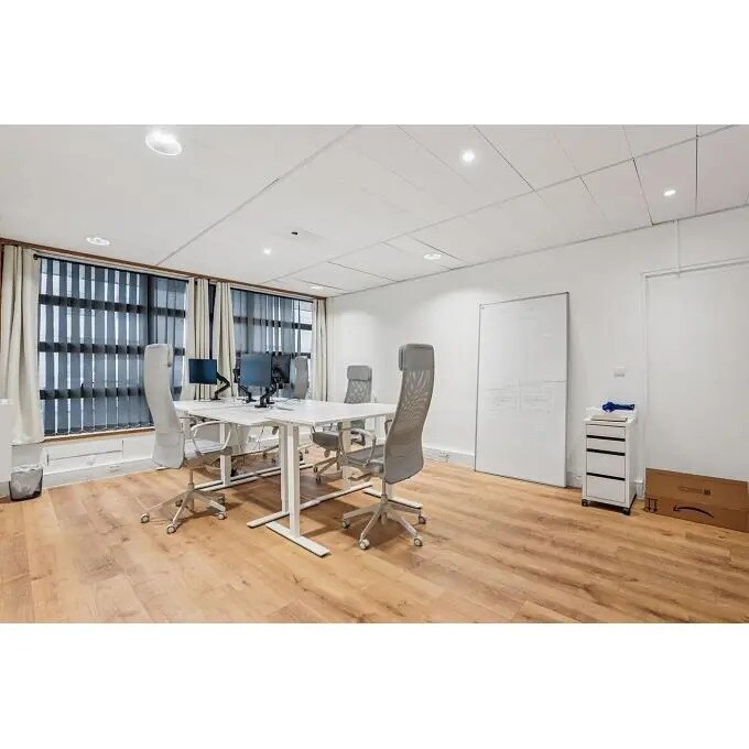 Location Bureaux 187 m² - Photo 1