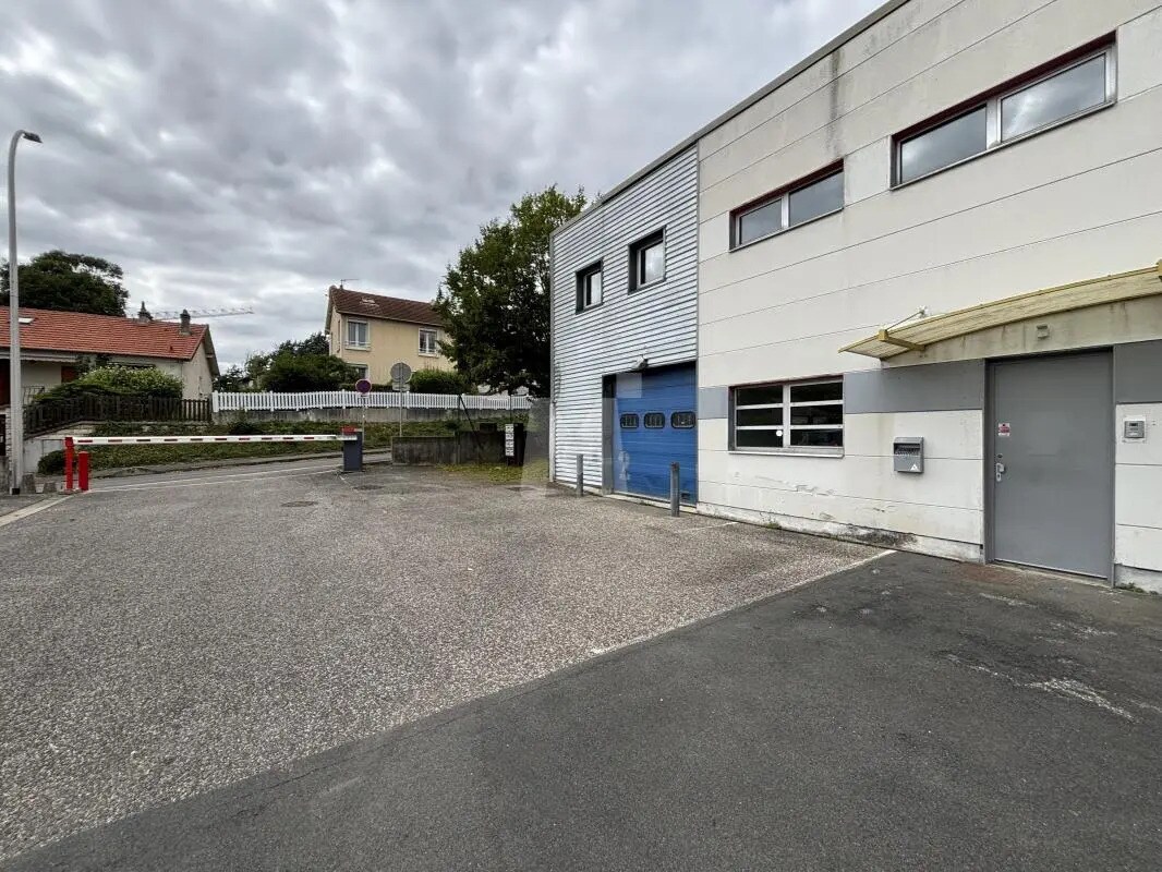 Light Industrial in Orly to rent Building Photo- Image 1 of 7
