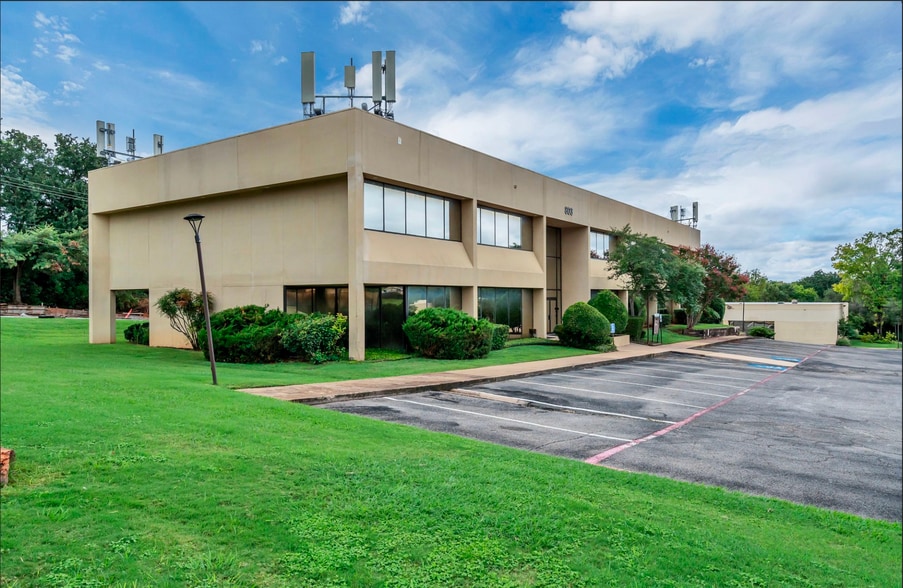 803 Forest Ridge Dr, Bedford, TX to rent - Building Photo - Image 2 of 6