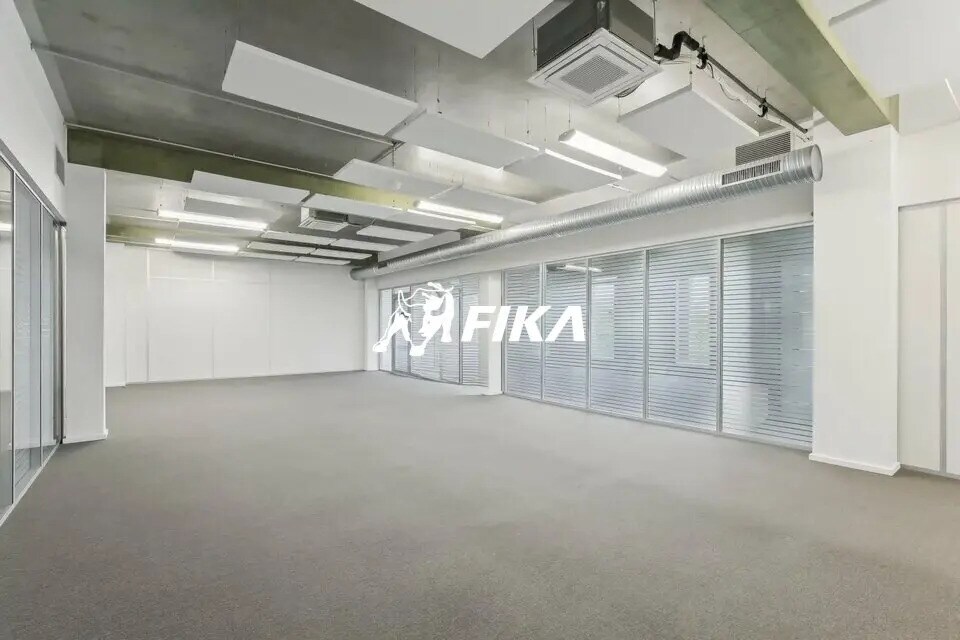 Office in Bordeaux to rent Building Photo- Image 1 of 9