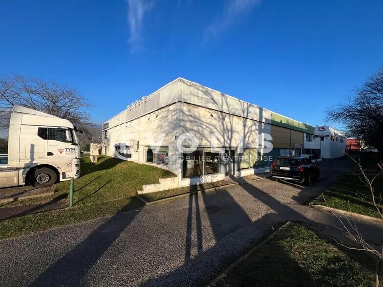 5 Rue Du Mont-Blanc, Corbas to rent - Building Photo - Image 3 of 10