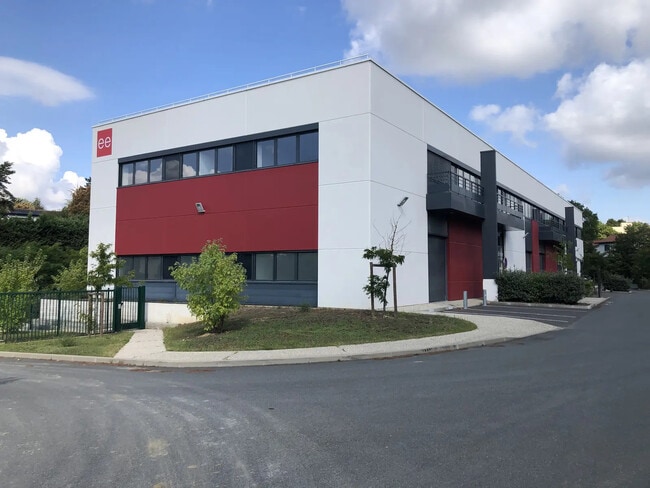 Location Local d'activités 2 072 m²