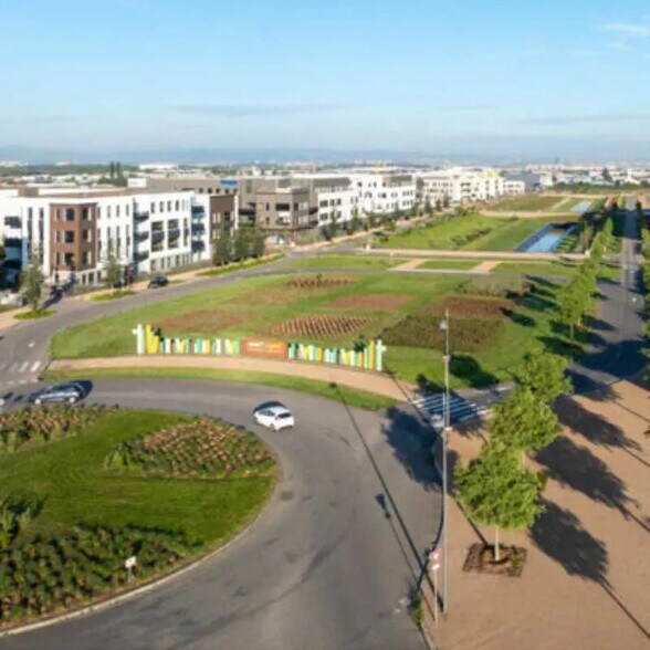 Office in Genas to rent - Building Photo - Image 2 of 10