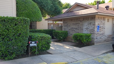 300 W Main St, Pilot Point, TX for sale Primary Photo- Image 1 of 1