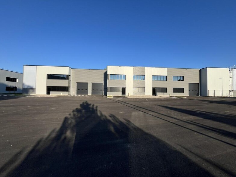 19 Chemin De La Lône, OULLINS-PIERRE-BÉNITE for sale - Building Photo - Image 3 of 15