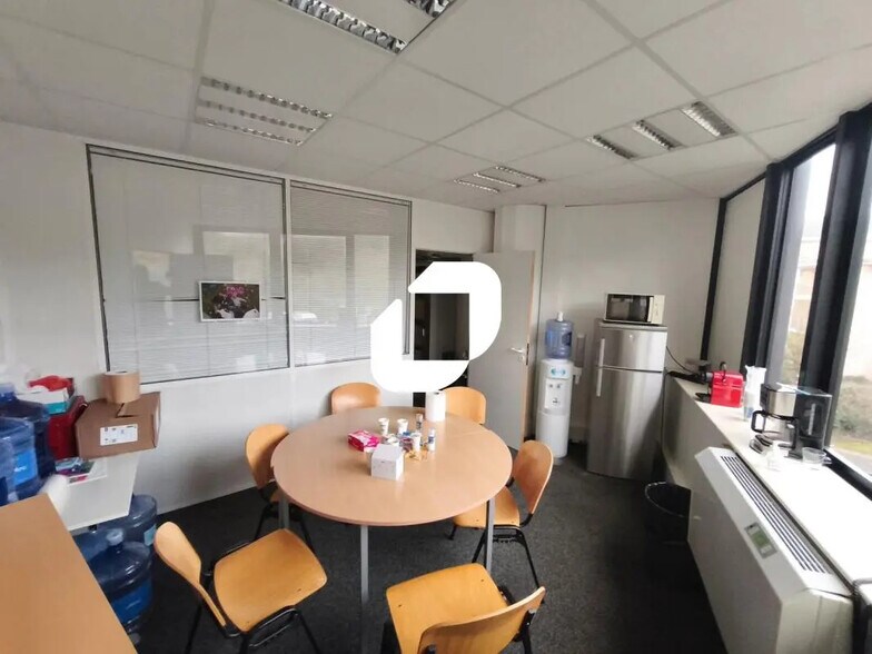Office in Rosny-sous-Bois to rent - Interior Photo - Image 2 of 7