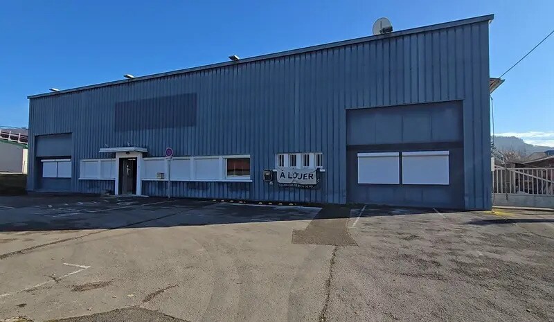 Vente Local d'activités 400 m² - Photo 1