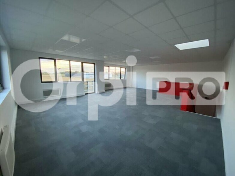 Light Industrial in Villebon Sur Yvette for sale - Interior Photo - Image 3 of 5