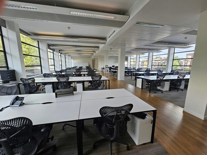 157-197 Buckingham Palace Rd, London to rent - Building Photo - Image 3 of 8