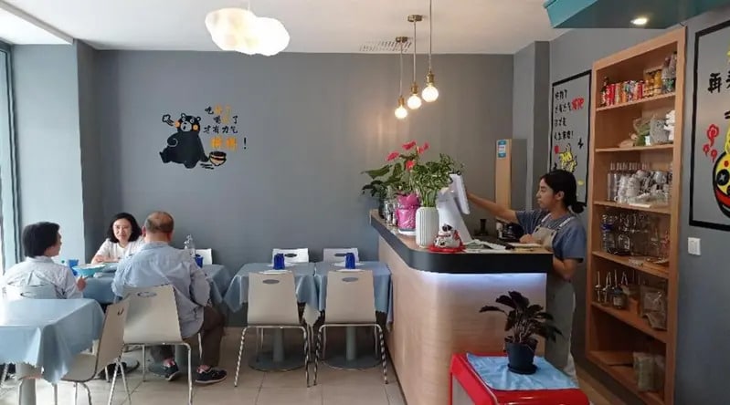 Retail in Paris to rent - Interior Photo - Image 3 of 6