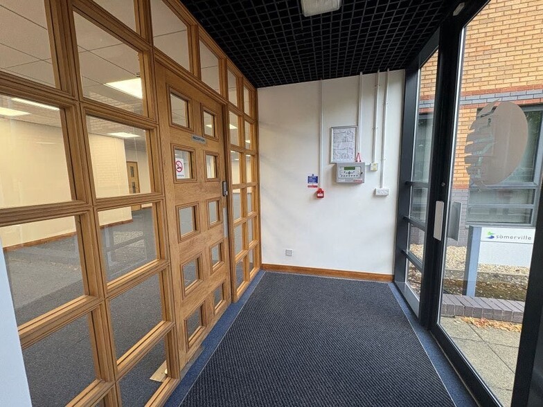 Trinity Way, Banbury to rent - Building Photo - Image 3 of 55