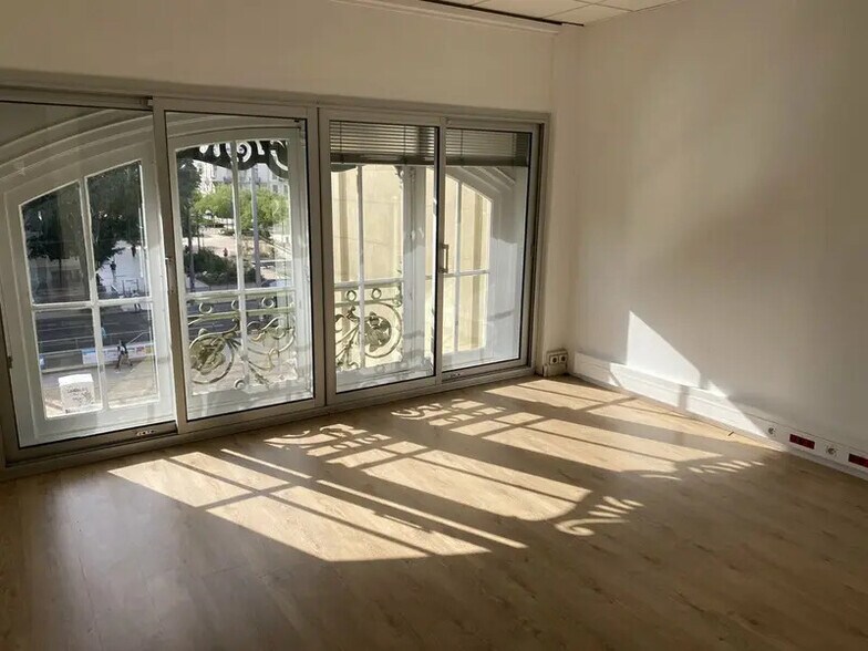 Office in Lyon to rent - Interior Photo - Image 2 of 13