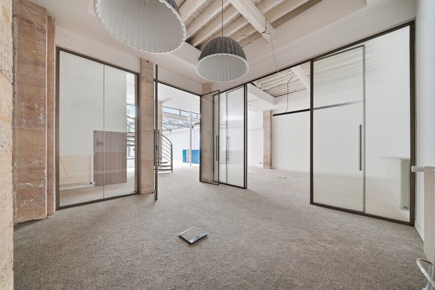 Office in Paris for sale - Building Photo - Image 2 of 9