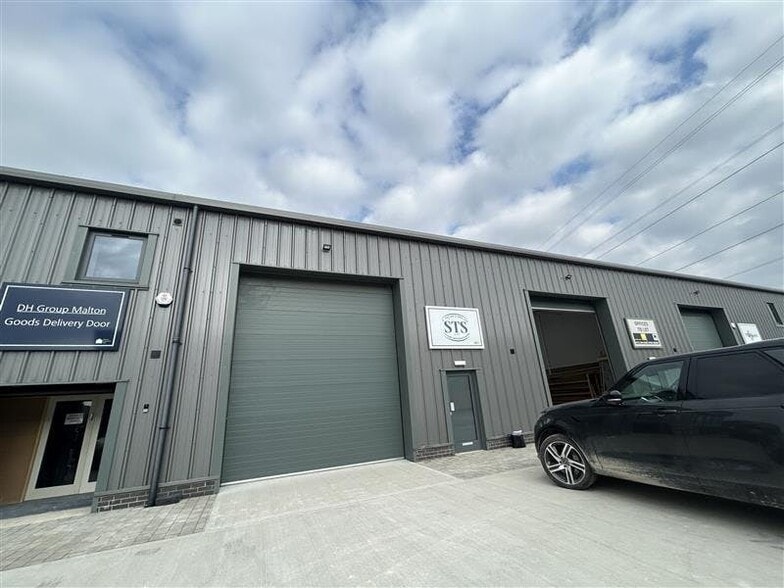 11 Cherry Farm Close, Malton to rent - Building Photo - Image 1 of 5