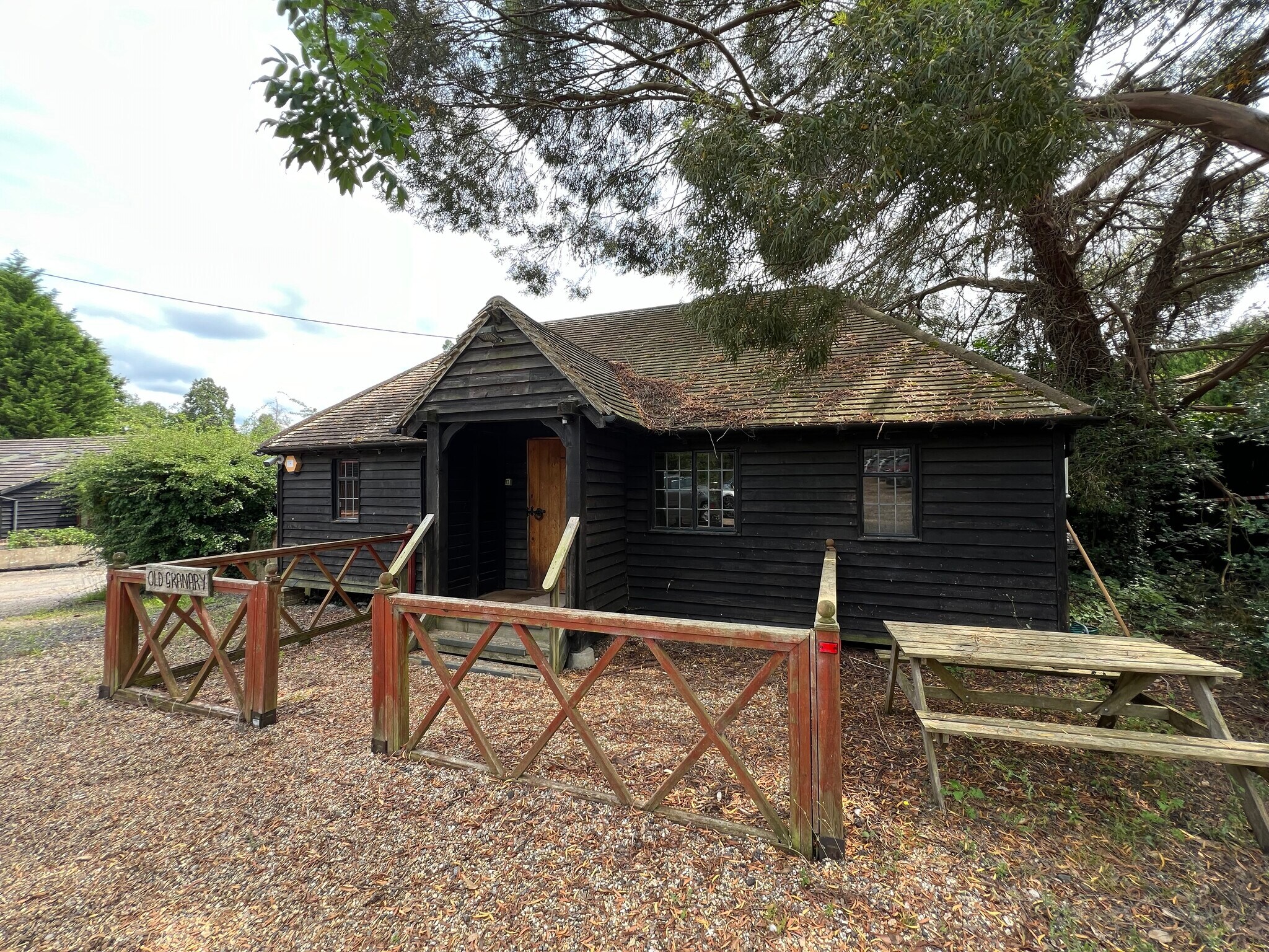 Field Pl, Horsham for sale Primary Photo- Image 1 of 1