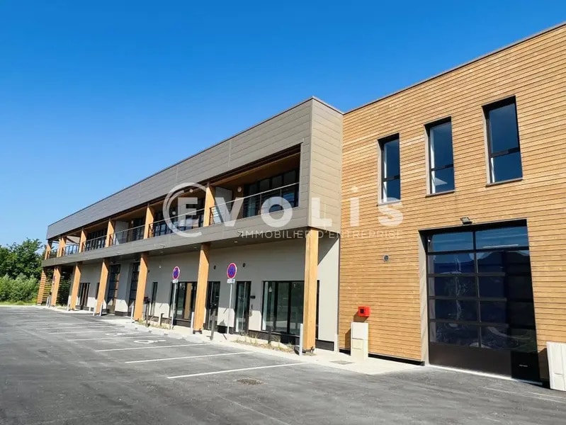 Light Industrial in Collégien to rent Building Photo- Image 1 of 11