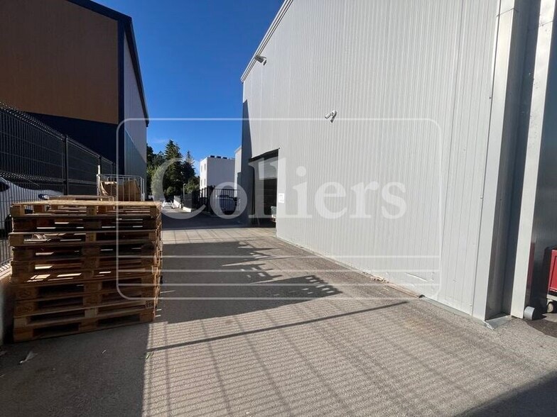 Light Industrial in Roquevaire to rent - Building Photo - Image 3 of 9