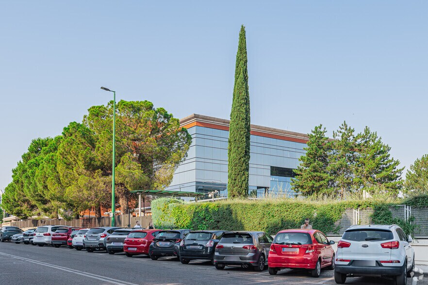 Office in Alcobendas, Madrid to rent - Building Photo - Image 3 of 3