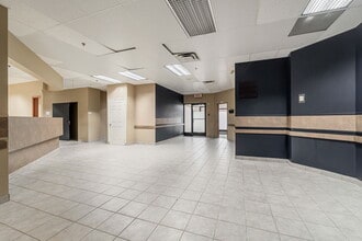 6058-6066 Rue Jean-Talon E, Montréal, QC to rent Interior Photo- Image 2 of 17