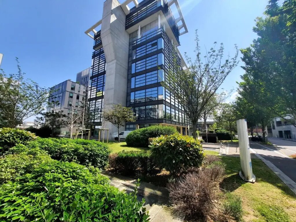 Office in Rouen to rent Building Photo- Image 1 of 11