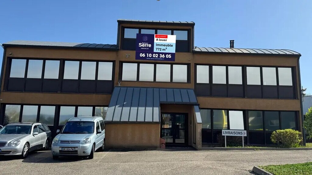 Location Bureaux 772 m² - Photo 1