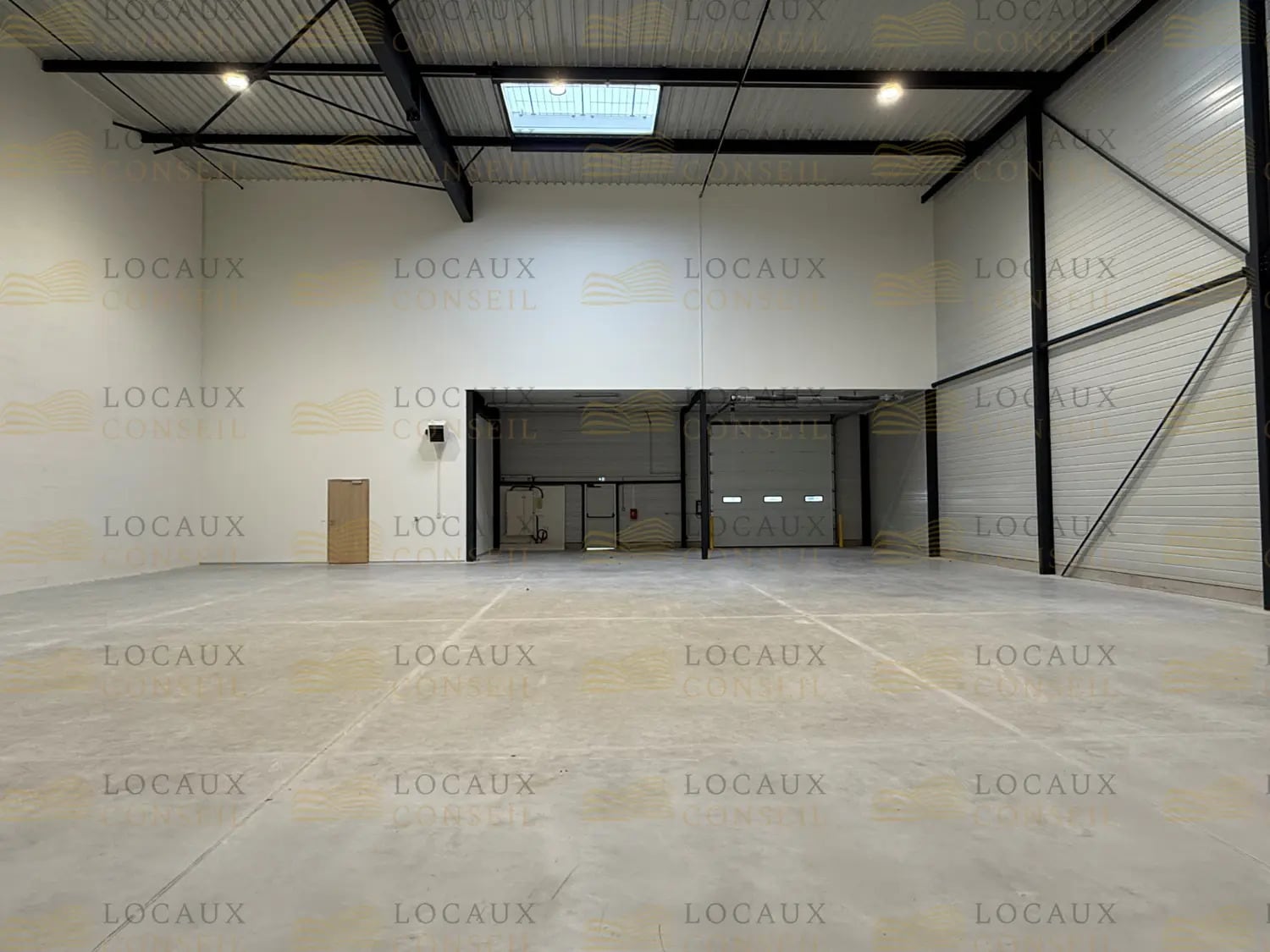 Light Industrial in Osny to rent Interior Photo- Image 1 of 5