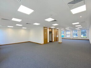 The Causeway, Staines to rent Interior Photo- Image 2 of 7