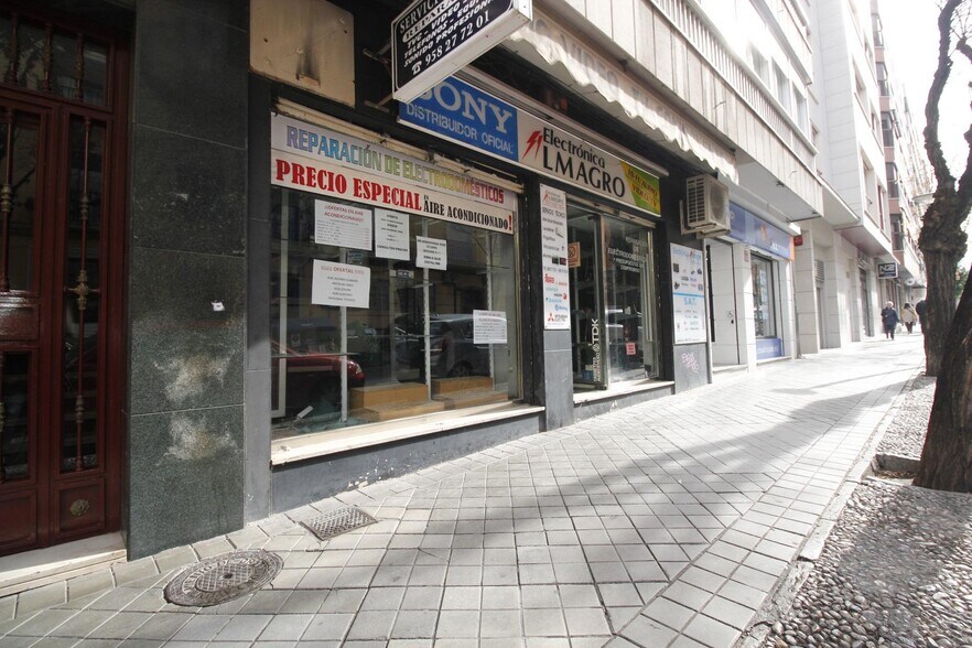 Retail in Granada, Granada to rent - Building Photo - Image 2 of 19