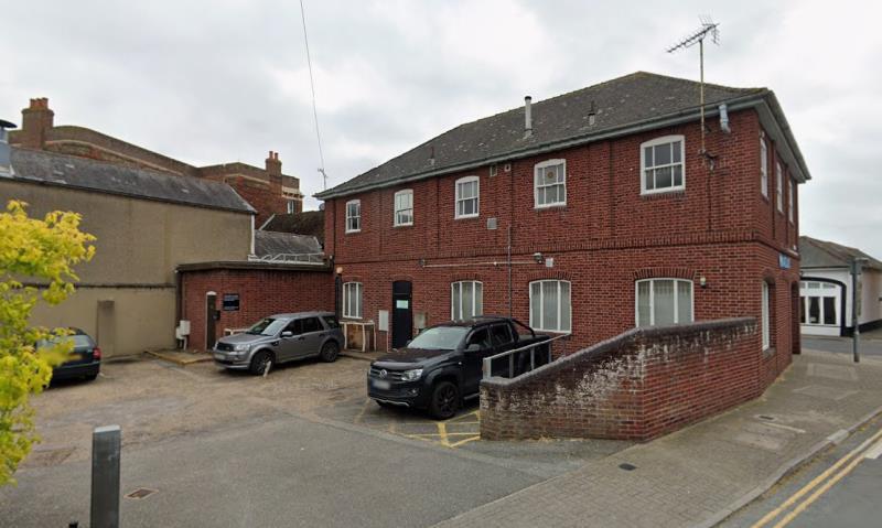 18 High St, Burnham On Crouch for rent - Building Photo - Image 2 of 2