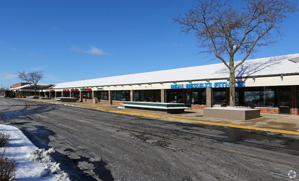 1800-1864 Belvidere Rd, Grayslake, IL for rent - Building Photo - Image 3 of 5