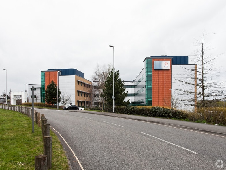 Grenadier Rd, Exeter to rent - Building Photo - Image 2 of 32