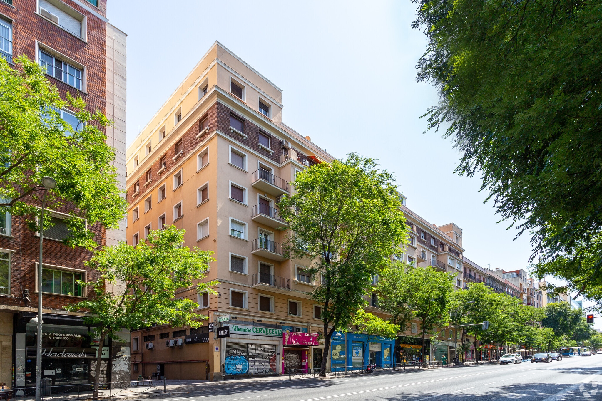 Retail in Madrid, Madrid to rent Primary Photo- Image 1 of 3