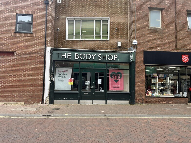 High St, Aylesbury to rent - Building Photo - Image 2 of 5