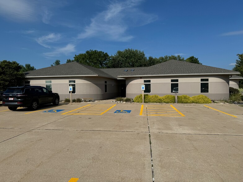 7000 Piper Glen Dr, Springfield, IL for rent - Building Photo - Image 2 of 16