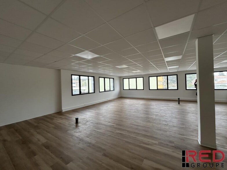489 Route De Berre, Éguilles for sale - Interior Photo - Image 2 of 3