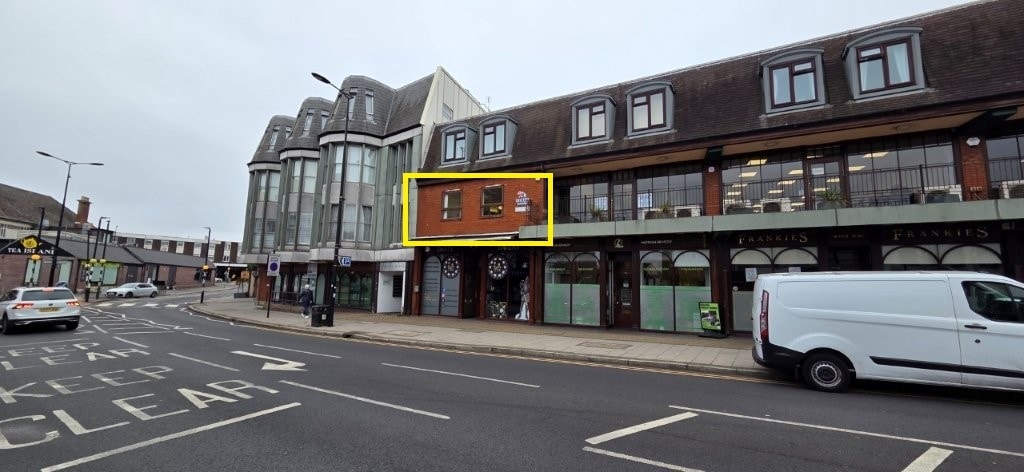 27-39 Station Ln, Hornchurch to rent Interior Photo- Image 1 of 6