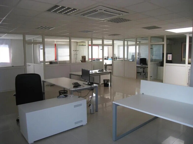 Office in Aubagne to rent - Interior Photo - Image 1 of 7