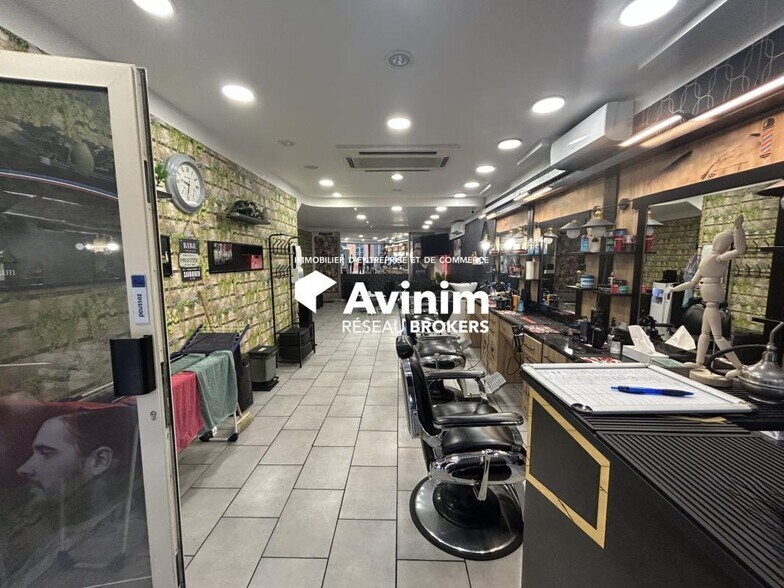 Retail in Muret to rent - Interior Photo - Image 2 of 3