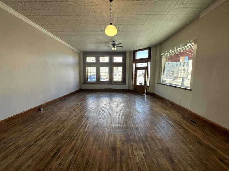 102 W Main St, Pierce, NE for rent - Primary Photo - Image 1 of 1