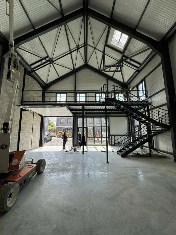 Light Industrial in Groslay to rent Interior Photo- Image 1 of 8