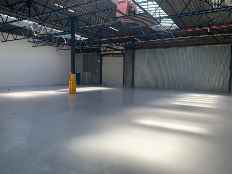 29 Blundells Rd, Milton Keynes to rent - Building Photo - Image 2 of 11